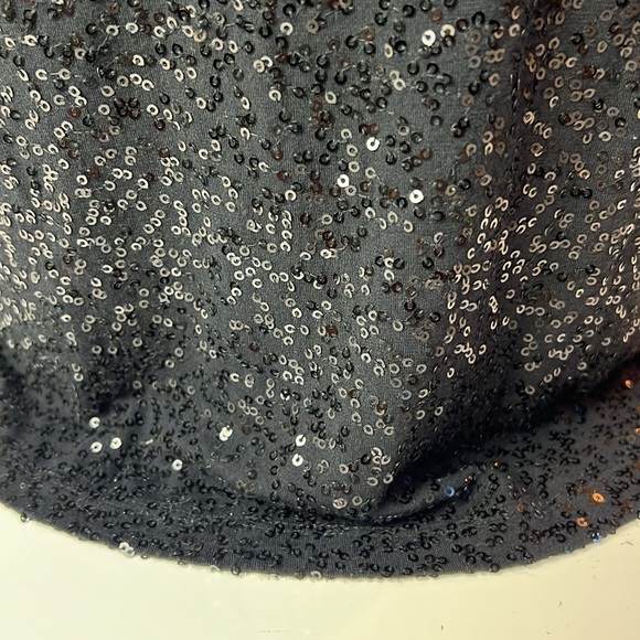 🥂🍾NEW YORK & COMPANY BLACK SEQUIN TOP SIZE SMALL🥂🍾 - Picture 8 of 13